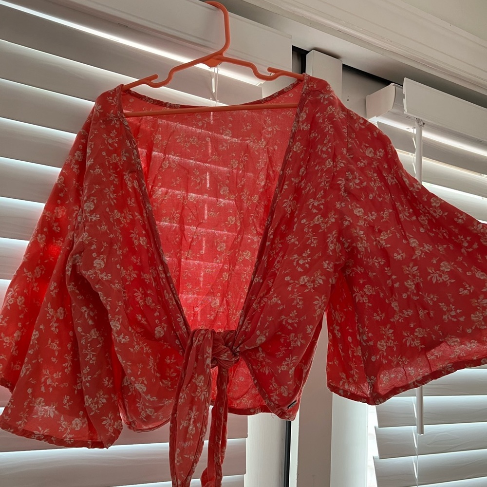Billabong tie in front, pink flare shirt